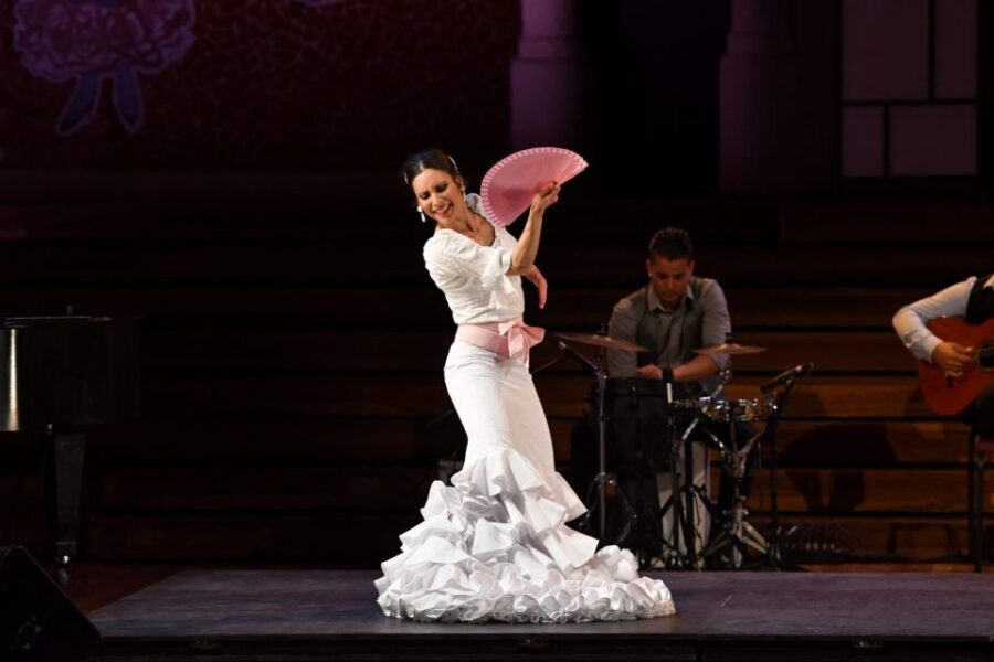 Barcelona: Gran Gala Flamenco Show Entry Ticket - What you’ll see on stage: castanets, fans, costumes, and choreography