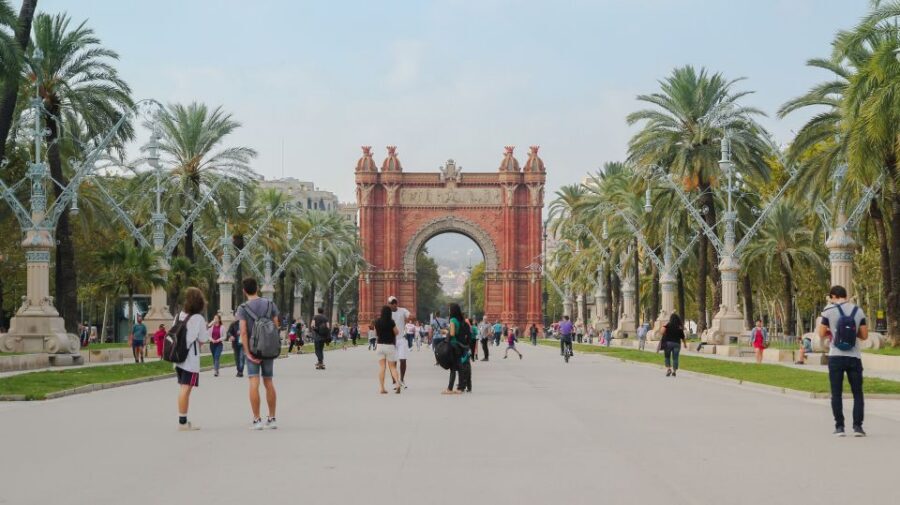 Barcelona: Guided Bike or E-Bike City Tour - Price and value: is $34 for a 3-hour ride a good deal?