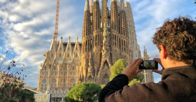 Barcelona: Guided Bike or E-Bike City Tour - Gothic Quarter backstreets: medieval squares without the maze