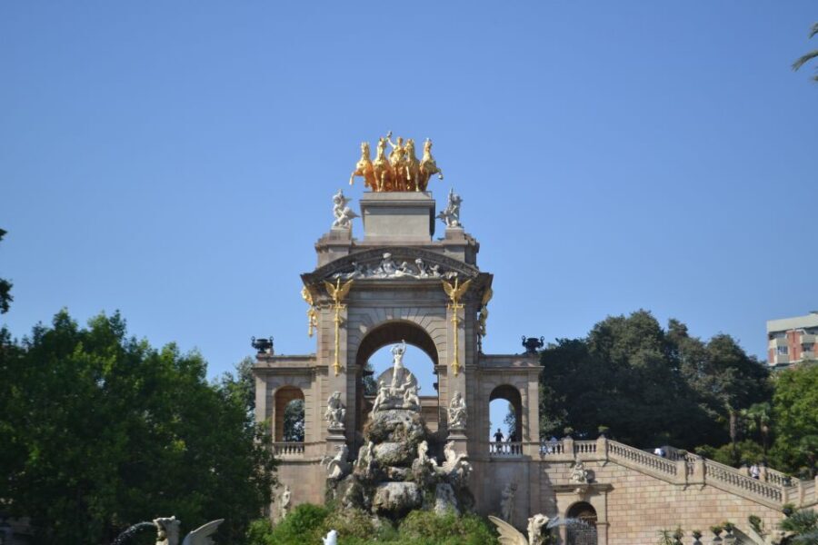 Barcelona: Guided Bike or E-Bike City Tour - El Born and Santa Maria del Mar: maritime Barcelona in Catalan Gothic