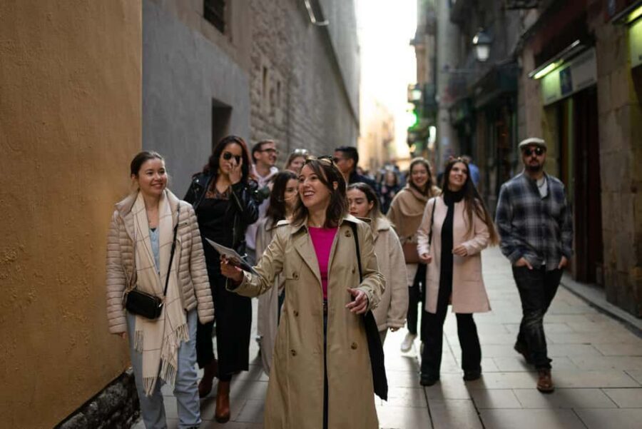 Barcelona: Guided Walking Tour - Bishop’s Bridge: a quick pause for views and atmosphere