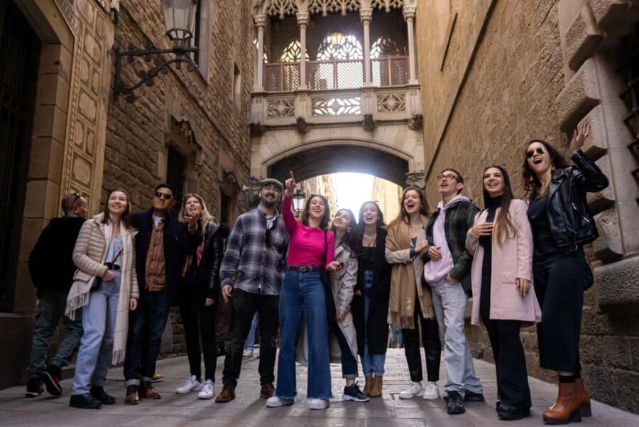 Barcelona: Guided Walking Tour of Top Sights and Hidden Gems - Gothic Quarter on Foot: Why This 2-Hour Tour Works