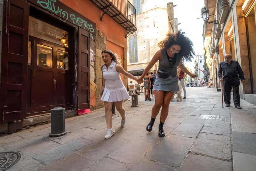 Barcelona: Guided Walking Tour - Plaça Nova and Escultura Barcino: start where the timeline begins