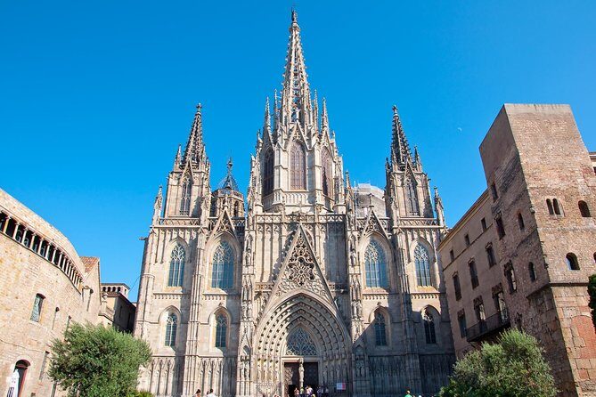 Barcelona Highlights Guided Tour with Monjuic Cable Car - Montjuïc Hill: MNAC Viewpoint and the Pre-Cable Car Moment