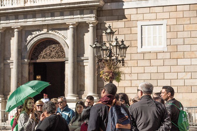 Barcelona Highlights Guided Tour with Monjuic Cable Car - Guides, Radios, and That “How Do I Learn This Fast?” Feeling