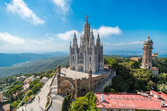 Barcelona Highlights Private Guided Tour with Hotel Pick-up - Casa Batlló and Casa Amatller: quick Gaudí flavor on Passeig de Gràcia