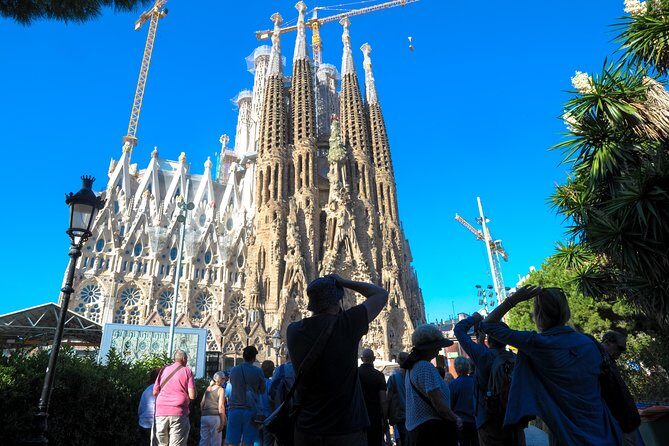Barcelona Highlights & Sagrada Familia Tour: Priority Access - Key highlights you can count on
