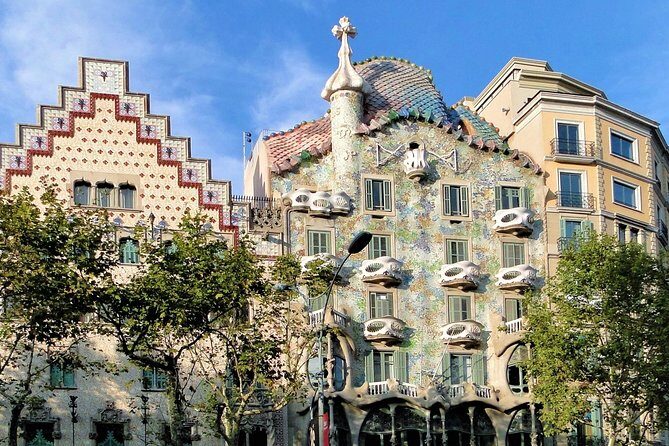 Barcelona Highlights Small Group Tour with Hotel Pick Up - Ciutat Vella and the Gothic Quarter walk: where Barcelona feels old and real