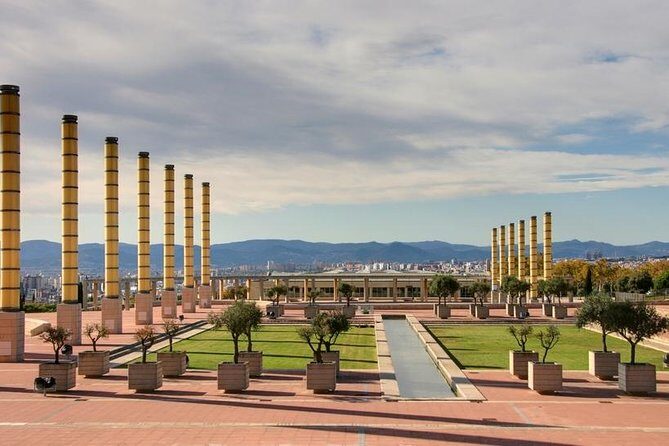 Barcelona Highlights Tour and Montserrat Monastery with Hotel Pick-up - The heart of the day: leaving crowds for Montserrat National Park