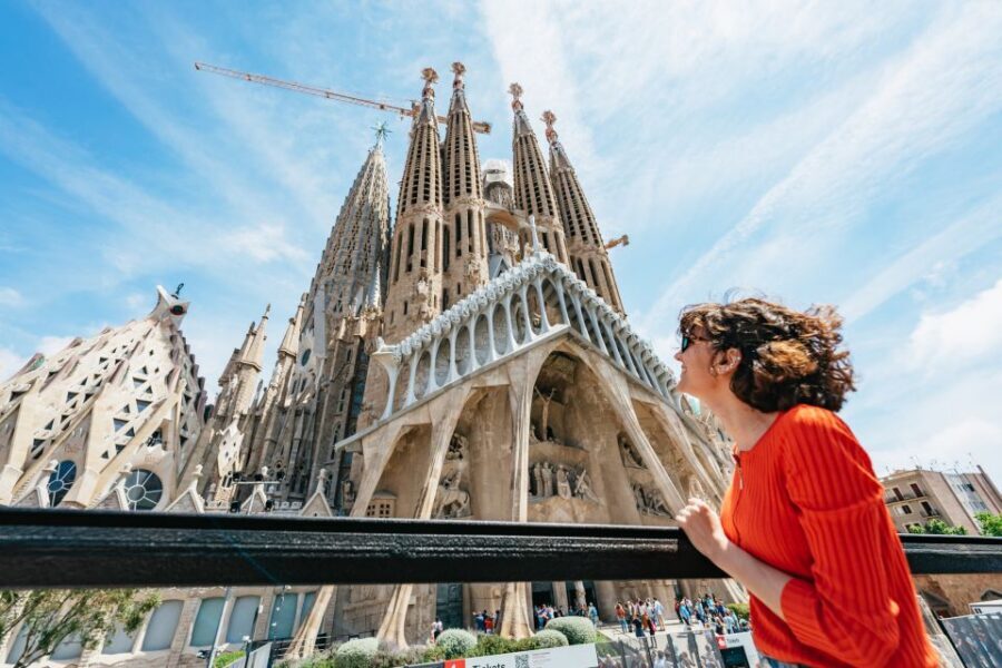 Barcelona Hop-On Hop-Off Bus and FC Barcelona Immersive Tour - East (green) route: the coast mood, modernist Sant Pau, and Park Güell