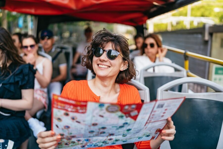 Barcelona: Hop-On Hop-Off Bus & Aquarium Tour - The Green East Route: Beaches, Sant Pau, and Gaudí Hot Spots