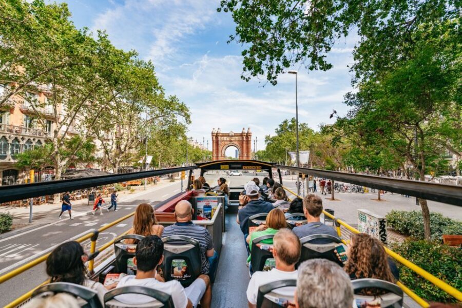 Barcelona: Hop-On Hop-Off Bus & Aquarium Tour - Aquarium of Barcelona: Mediterranean Habitats and the Shark Tunnel