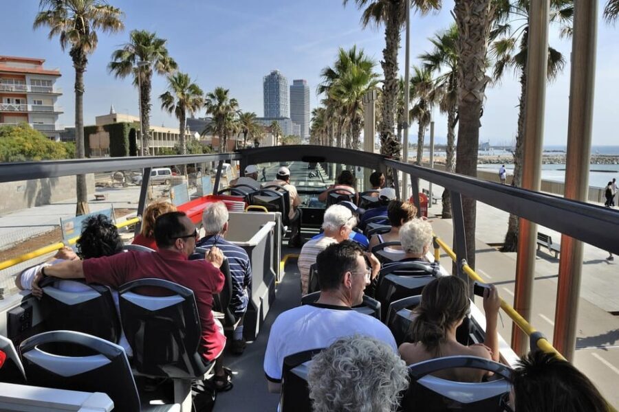 Barcelona: Hop-On Hop-Off Bus with Sailing Cruise - East Route (Green): Sagrada Familia and the Modernist Photo Corridor