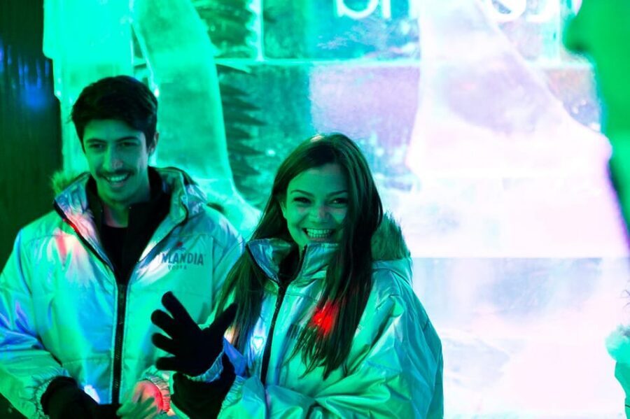 Barcelona: Ice Bar and Terrace Drinks Romantic Package - What to wear and what to bring (shoes matter)