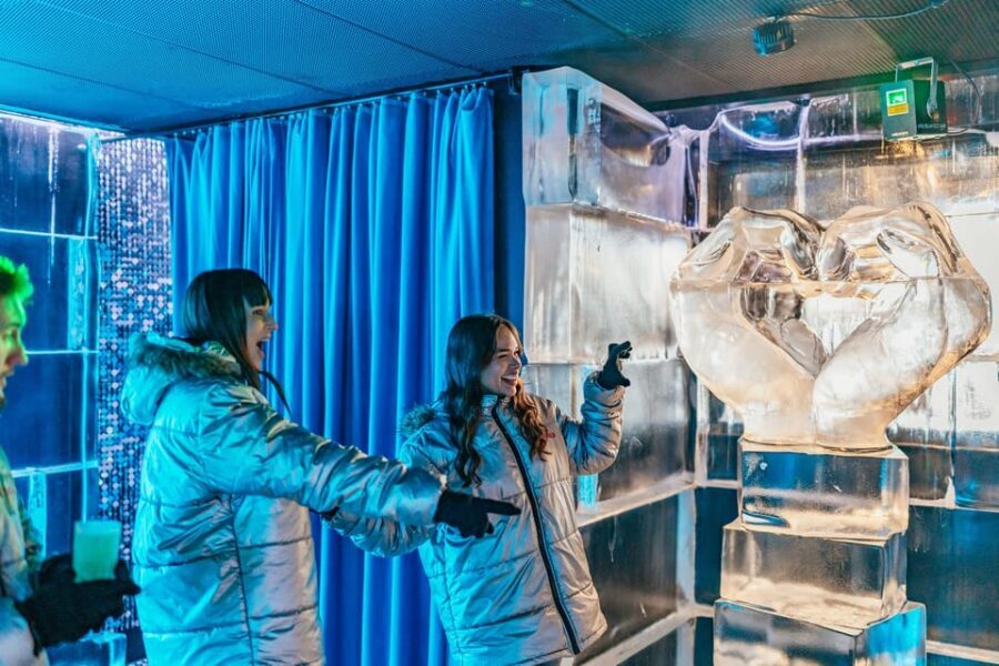 Barcelona: Icebar experience, located at the beach !! - Icebarcelona on Barceloneta Beach: the setting that sells the experience