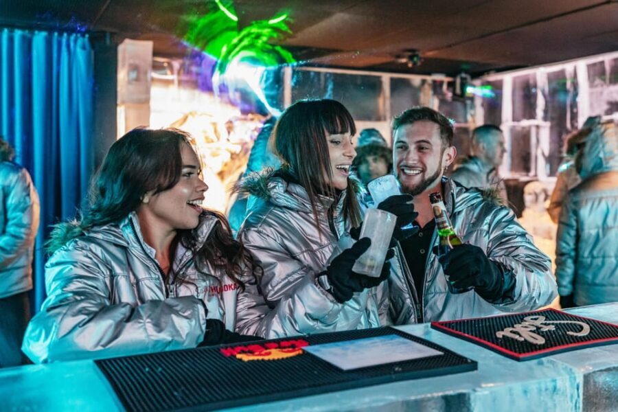 Barcelona: Icebar experience, located at the beach !! - Getting kitted up for -5°C: what the jacket and gloves really do