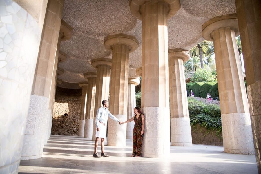 Barcelona: Instagram Tour of the Most Scenic Spots - The metro transfer to Sagrada Família: saving time on purpose