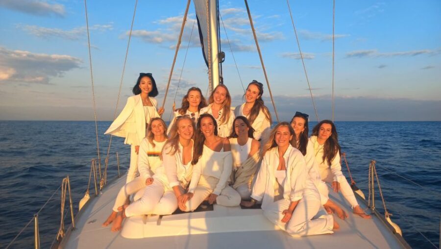 Barcelona: Luxury Private Yacht Daytime Cruise - A 2-hour private sailing reset in Port Olímpic