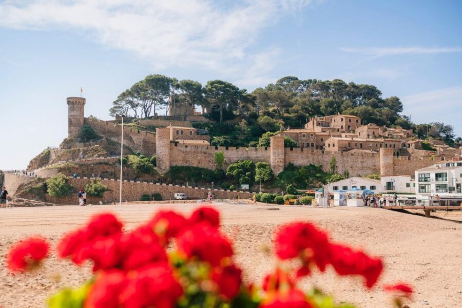 Barcelona: Montserrat, Girona & Costa Brava Guided Day Trip - Girona’s medieval layers: Jewish quarter, cathedral, Onyar River, and wall-top views