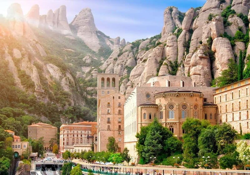 Barcelona: Montserrat Monastery and Black Madonna Day Trip - Funicular Views: How the Summit-to-Park Option Works