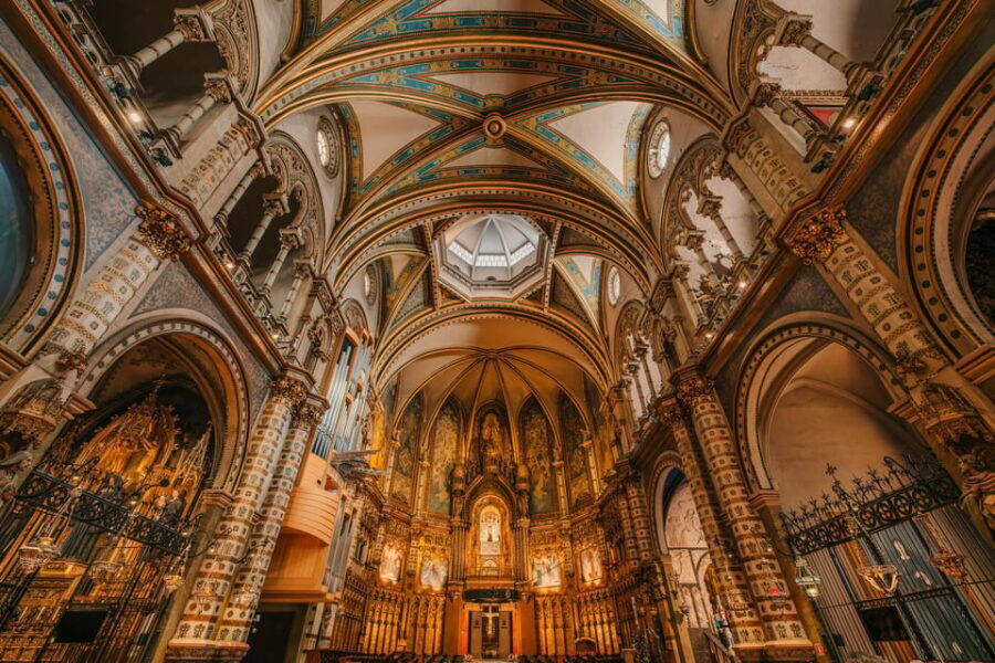 Barcelona: Montserrat Visit & Lunch at Farmhouse Small Group - Guided Montserrat Abbey: La Moreneta, a 10th-Century Benedictine World