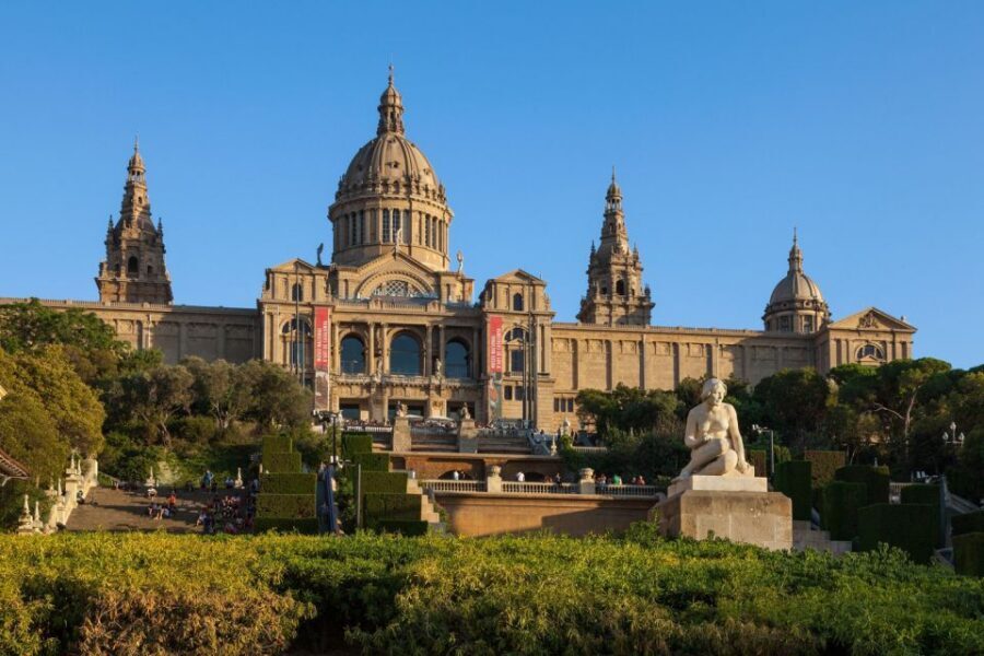 Barcelona: Museu Nacional d'Art de Catalunya Entrance Ticket - Palau Nacional on Montjuïc: the building is the warm-up