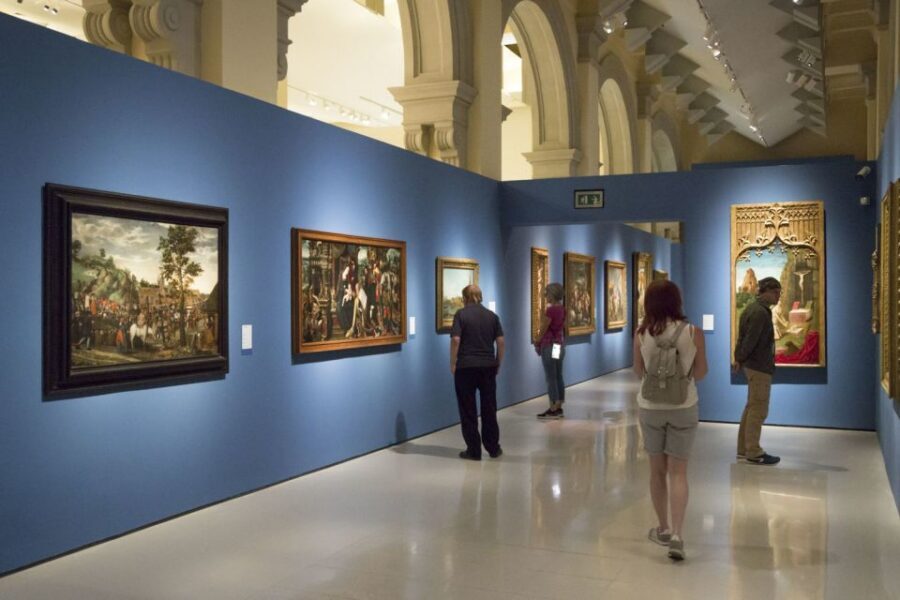 Barcelona: Museu Nacional d'Art de Catalunya Entrance Ticket - Using the smartphone audio guide app the smart way