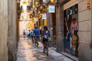 Barcelona Off the Beaten Track Bike Tour - Why the small 8-person size matters in Barcelona