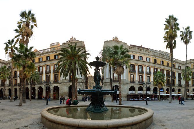 Barcelona Old Town Night Small Group Tour with Tapas & Flamenco - Los Tarantos Tablao Flamenco: What 40 Minutes Adds to the Night