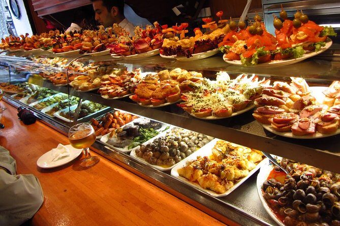 Barcelona Old Town Night Small Group Tour with Tapas & Flamenco - Las Ramblas at Night: Tapas That Teach You the Menu