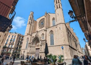 Barcelona: Old Town Private Walking Tour of Past and Present - Starting near Arc de Triomf or Plaça de Sant Jaume: getting your bearings fast