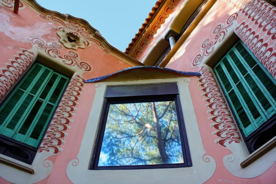 Barcelona: Park Güell and Gaudí House Museum Entry Ticket - Getting the best photos and the best views