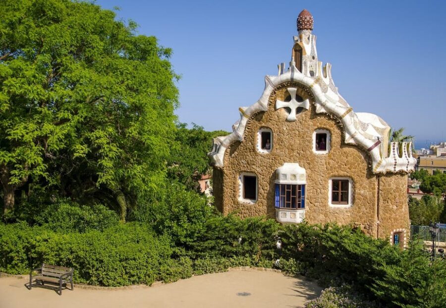 Barcelona: Park Güell Guided Tour - Walking, crowds, and pace: what the hour feels like