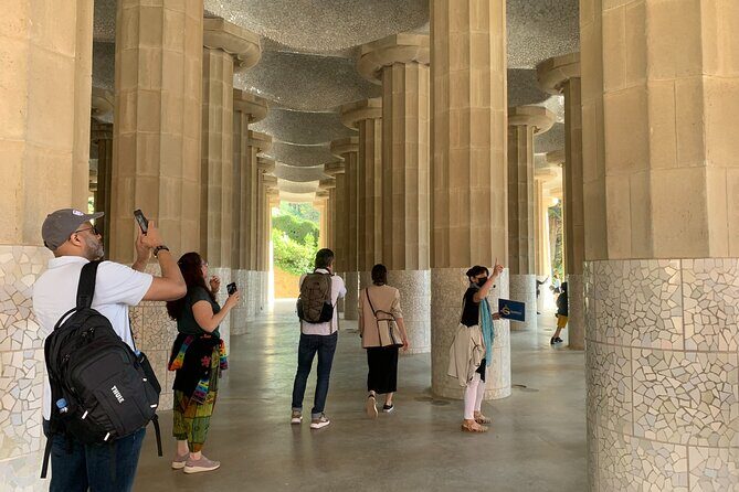 Barcelona: Park Güell Guided Tour & Tickets with Fast-Track Entry - Getting There: The Exact Meeting Point and How to Arrive on Time