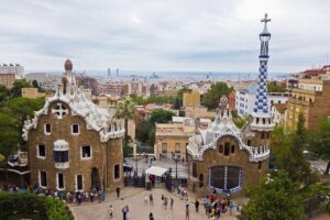 Barcelona: Park Güell Guided Tour & Tickets with Fast-Track Entry - Panoramic Views: How the Walk Becomes Worth It Beyond Photos