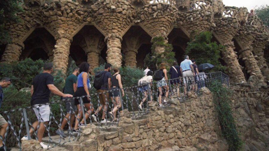 Barcelona: Park Guell Guided Tour with Skip The Line Entry - Key things that make this Park Güell tour worth it