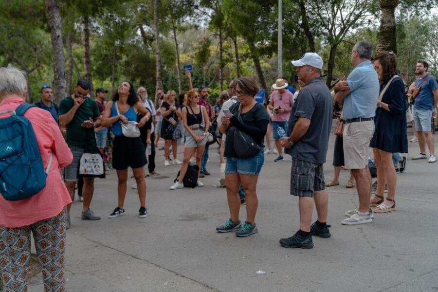 Barcelona: Park Guell Guided Tour with Skip The Line Entry - Should you book this Park Güell guided tour?
