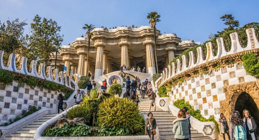 Barcelona: Park Guell Guided Tour with Skip The Line Entry - Park Güell works better when you know how to look