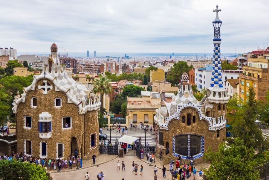 Barcelona: Park Guell Guided Tour with Skip The Line Entry - What to bring (and what to skip) for this hilltop experience