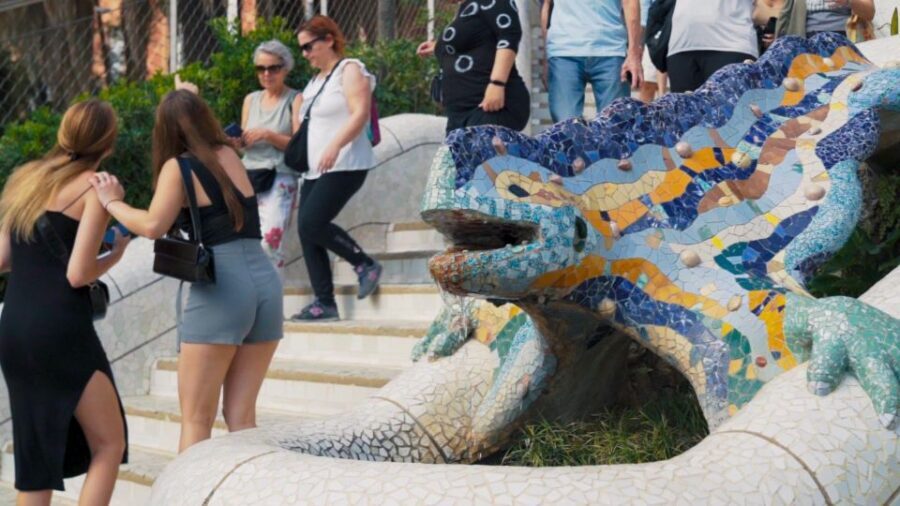Barcelona: Park Guell Guided Tour with Skip The Line Entry - Who should book this Park Güell guided tour?