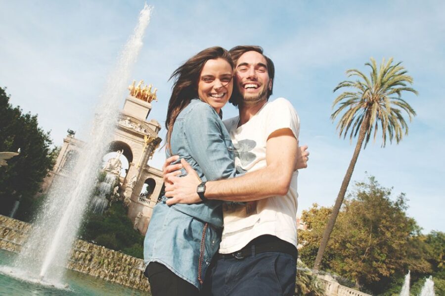 Barcelona: Photoshoot Tour Old Town - Small Group Size: Why Max 6 Matters for Real Photos