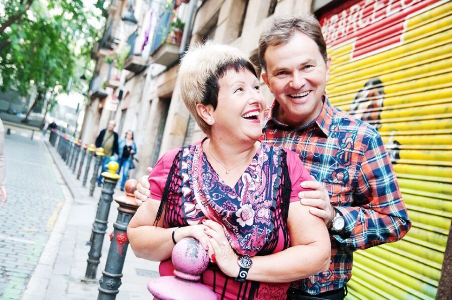 Barcelona: Photoshoot Tour Old Town - From Narrow Lanes to Ciutadella Park Views