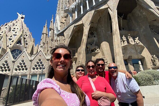 Barcelona Premium: Gothic, Montjuic, Sagrada Familia & Park Güell - Park Güell Public Areas: What You See, What You Skip, and How to Make It Count