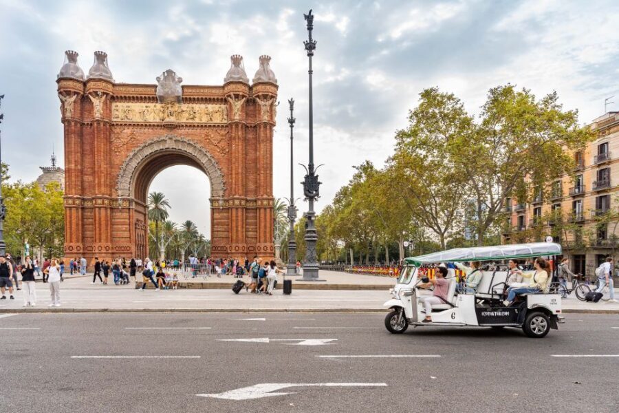 Barcelona: Private City Tour by Eco Tuk Tuk - Price and what $33 really buys you (and what it doesn’t)