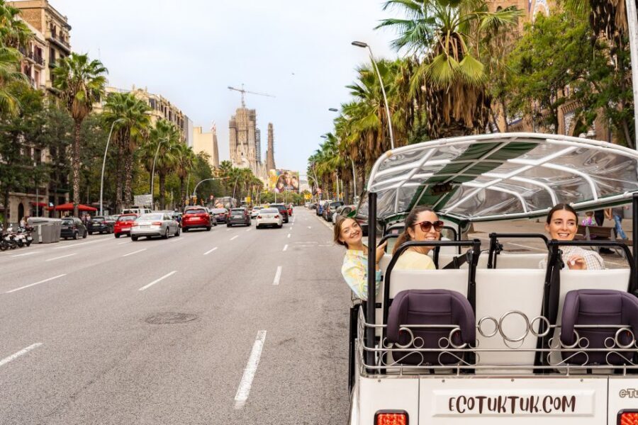Barcelona: Private City Tour by Eco Tuk Tuk - Arc de Triomf and La Monumental: a bright start with big-city geometry