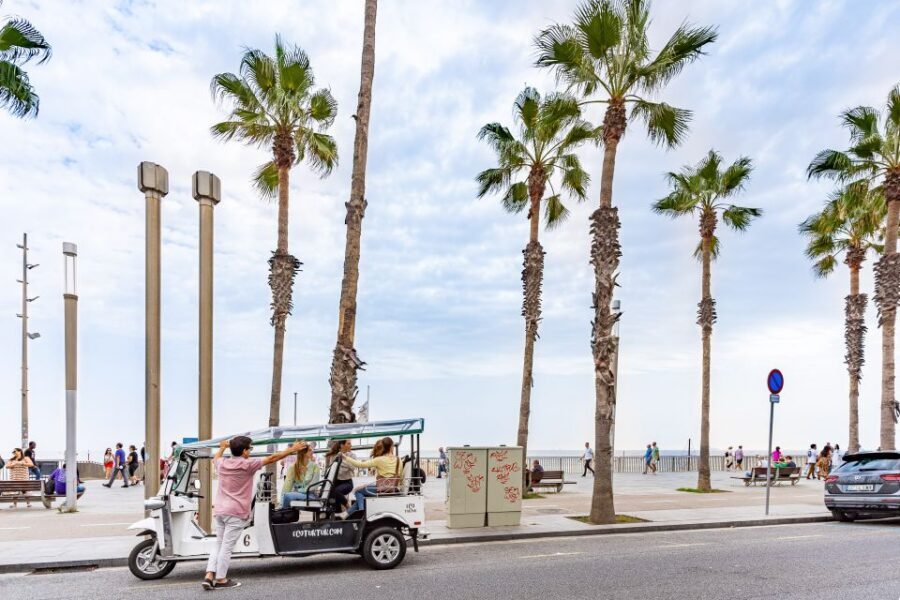 Barcelona: Private City Tour by Eco Tuk Tuk - The meeting point: start where it’s easy, not where it’s chaotic