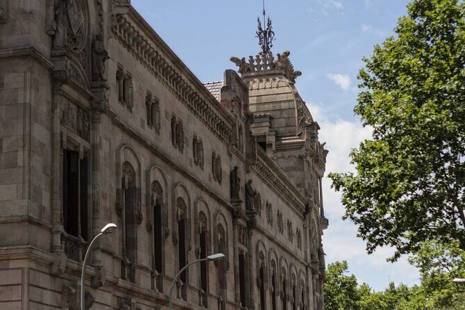 Barcelona Private Food Tour: Tapas, Paella & 8+ Food Tastings - Stop 2: Mercat de Santa Caterina in El Born