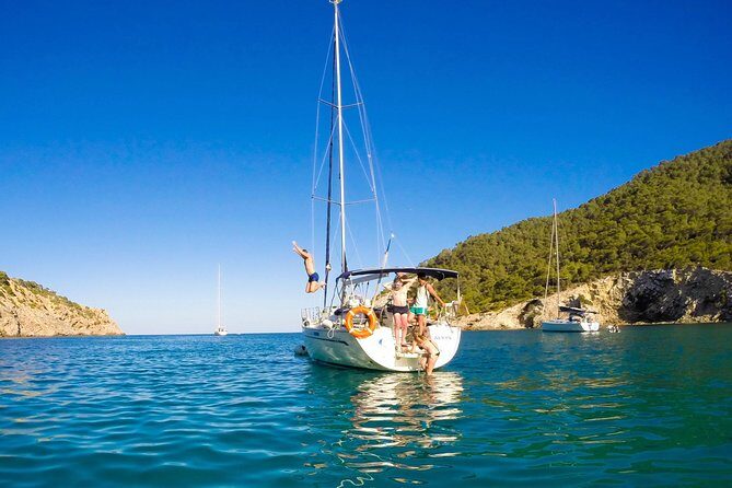 Barcelona Private Sailing Tour with Drinks for Family and Friends - Who this sailing tour is perfect for