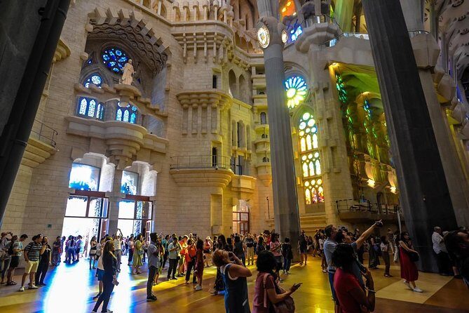 Barcelona Private Tour with Sagrada Familia Skip-the-Line - What This Tour Feels Like: Private, Small Group, and Guide-Driven