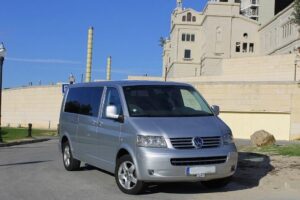Barcelona Private Transfer: Cruise Port to Barcelona Airport - The vehicle setup: car vs minivan for 1–6 people